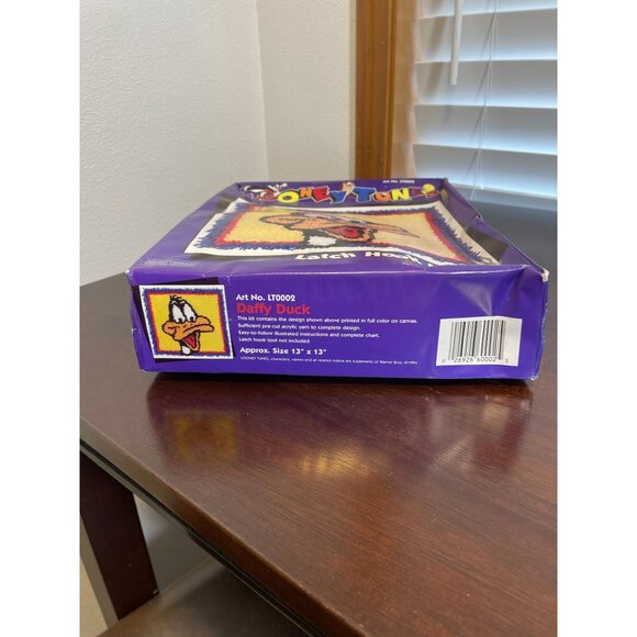 1994 Looney Tunes Daffy Duck Latch Hook Kit 13"x13" Craft Set Acrylic Yarn USA - Picture 7 of 7